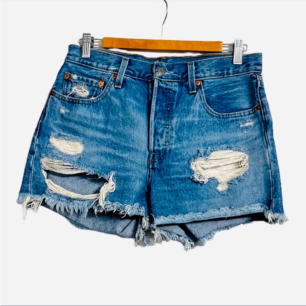 Levi’s Ripped Shorts  501